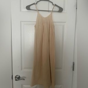 a casual dress to wear to dinner during the summer